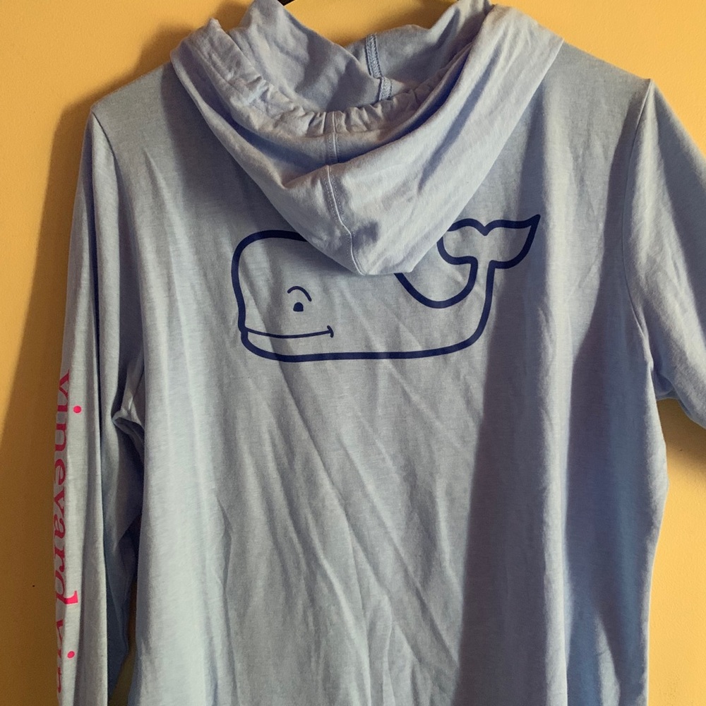 Long sleeved light vineyard vines hoodie